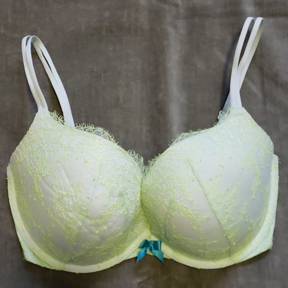 Victoria's Secret Very Sexy Push Up Bra 32DDD/32E